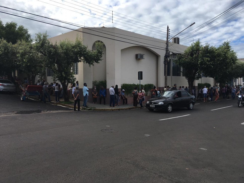 Mais de 1,4 mil idosos com mais de 80 anos já foram vacinados contra a Covid-19 em Dracena — Foto: Carlos Volpi/TV Fronteira