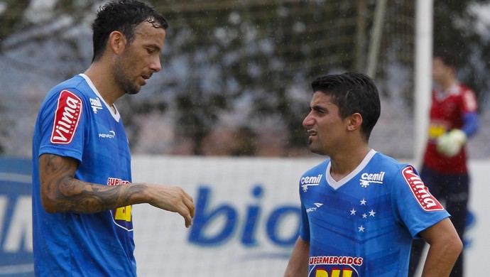 Chama o síndico: Ariel Cabral recebe companheiros e se torna referência