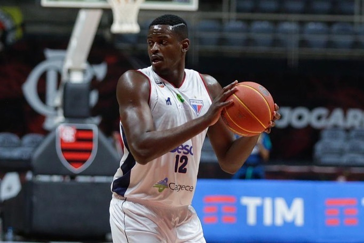 Pivô Thiago Mathias, ex-Fortaleza, reforça o garrafão do Mogi na ...