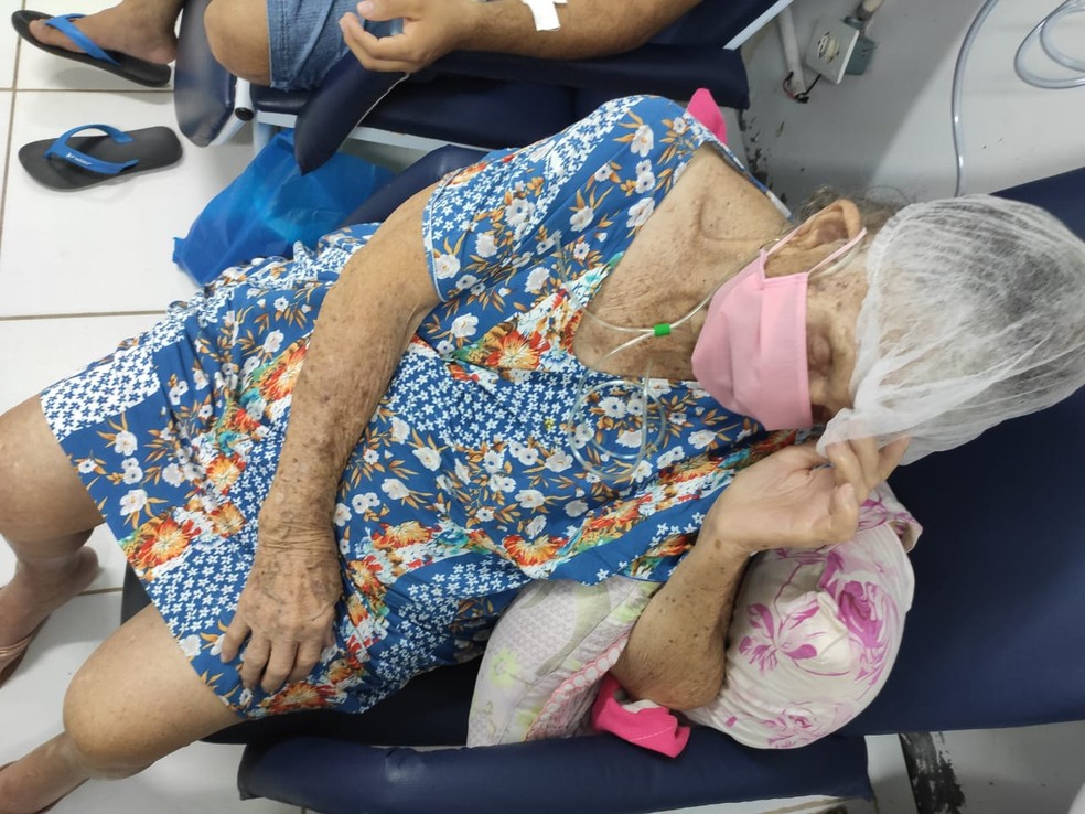 Dona Paula ficou quase 48  horas internada em uma cadeira — Foto: Cedida pela família