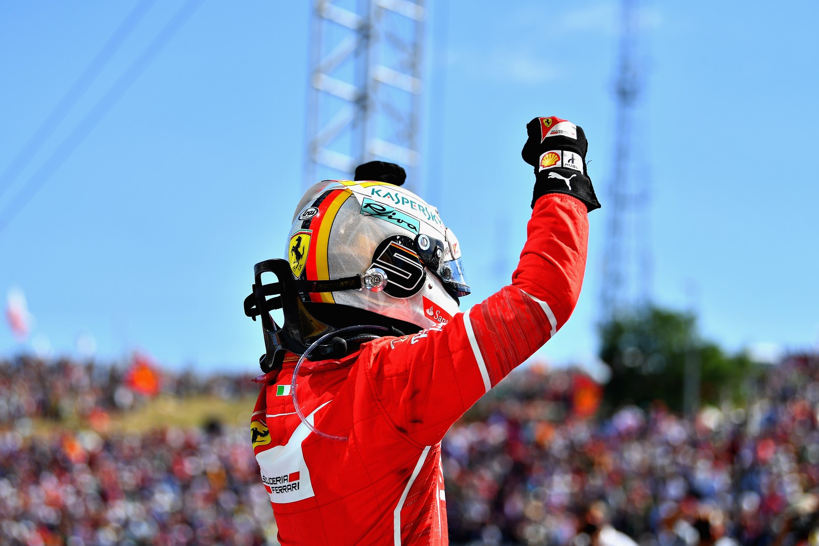 Vettel comanda dobradinha da Ferrari em Budapeste e amplia liderança