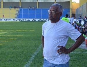 Wamberto Firmino, treinador do Santa Cruz de Santa Rita, na partida contra o CSP, no Estádio da Graça, em João Pessoa (Foto: Amauri Aquino / GloboEsporte.com)