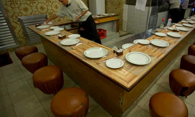 Restaurante vazio no Centro do Rio