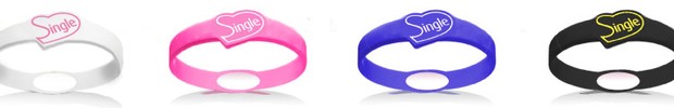 As pulseiras estão disponíveis em quatro cores e três tamanhos, ao preço de R$ 67 (Foto: Divulgação)