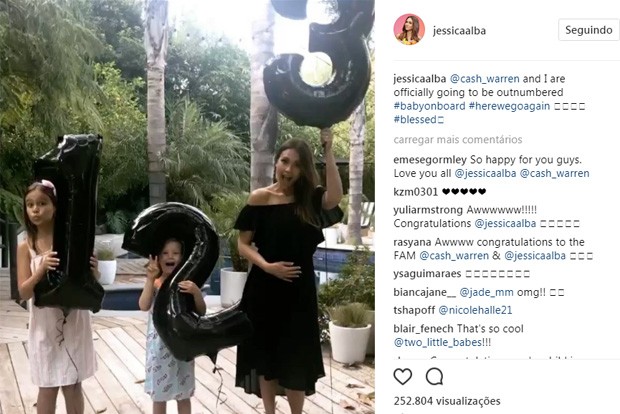 Jessica Alba anuncia gravidez ao lado das filhas, Honor e Haven (Foto: Reprodução/Instagram)