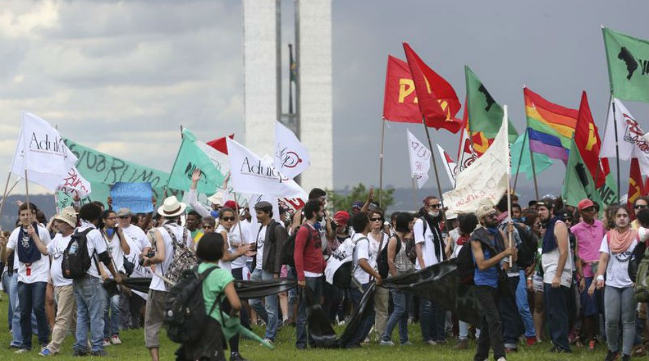 Cerca de 10 mil pessoas participam de manifestação, de acordo com a Secretaria de Segurança Pública do Distrito Federal (Foto: Wilson Dias / Agência Brasil)