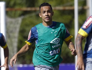 Rafinha tem nome publicado no BID  e fica à disposição de Paulo Bento