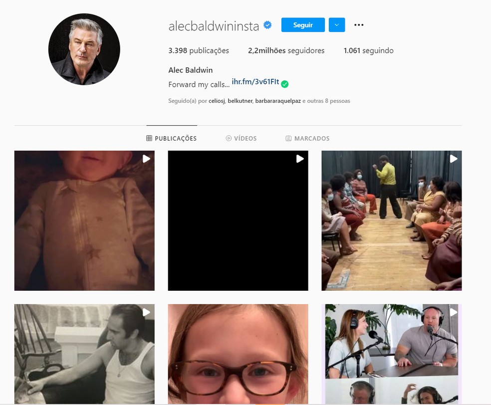 Foto de Alec Baldwin com camisa manchada de sangue é apagada do perfil do ator no Instagram — Foto: Reprodução/Instagram/alecbaldwininsta