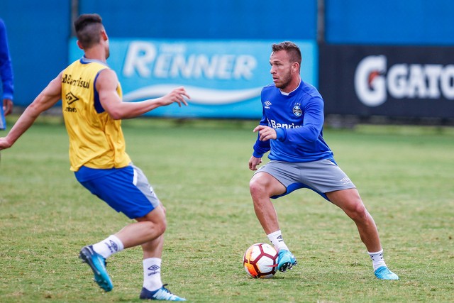 Volante fica fora de relação para jogo com o Veranópolis e tem presença incerta na Recopa