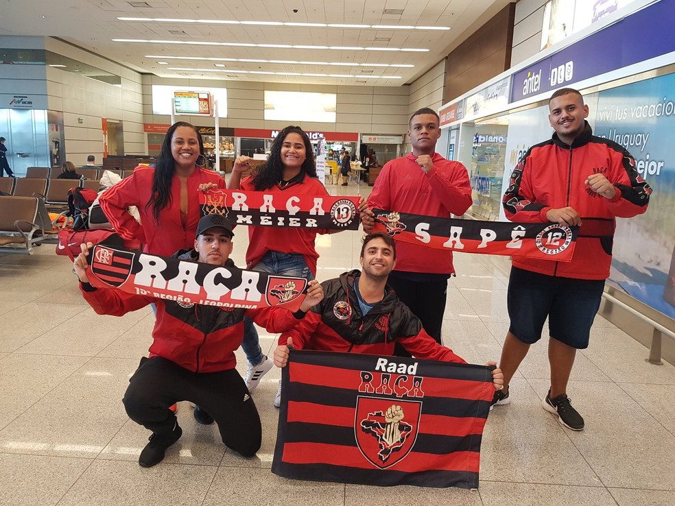 Torcedores do Flamengo já começaram a chegar a Montevidéu nesta segunda-feira — Foto: Marcelo Baltar