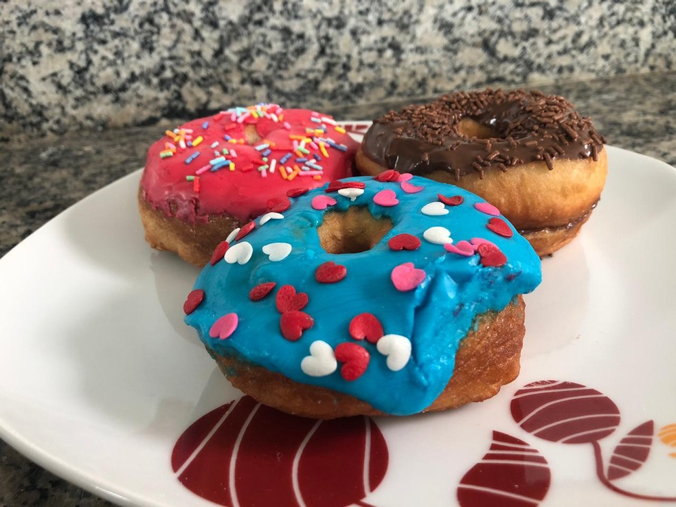 Donuts tem preparo simples e opções variadas para recheio e cobertura