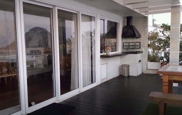 Apartamento de Paulo Vilhena (Foto: Reprodução/YouTube)