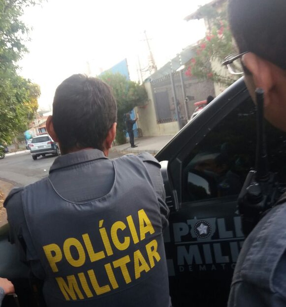 PM tenta negociar a libertação de reféns em casa em Cuiabá (Foto: Divulgação)