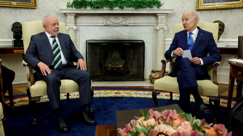 Lula e Biden se reúnem no Salão Oval da Casa Branca — Foto: Jonathan Ernst/Reuters