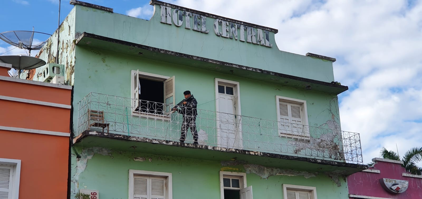Mulher é feita refém por homem armado em hotel no Centro de Rio Branco 