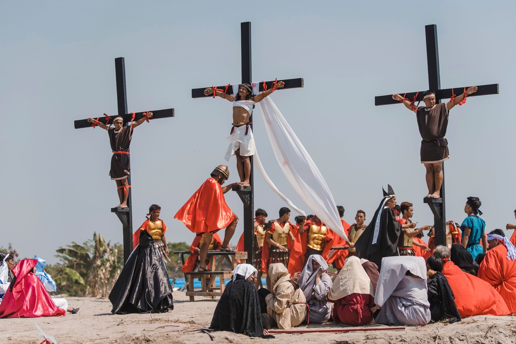 Encenação da Paixão e Morte de Jesus Cristo, na aldeia de San Pedro Cutud, província de Pampanga, no norte das Filipinas — Foto:  Iya Forbes/AP