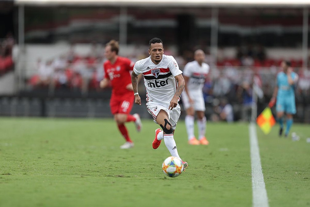 Souza em ação pelo São Paulo na Legends Cup, em 2019 — Foto: Paulo Pinto / saopaulofc.net