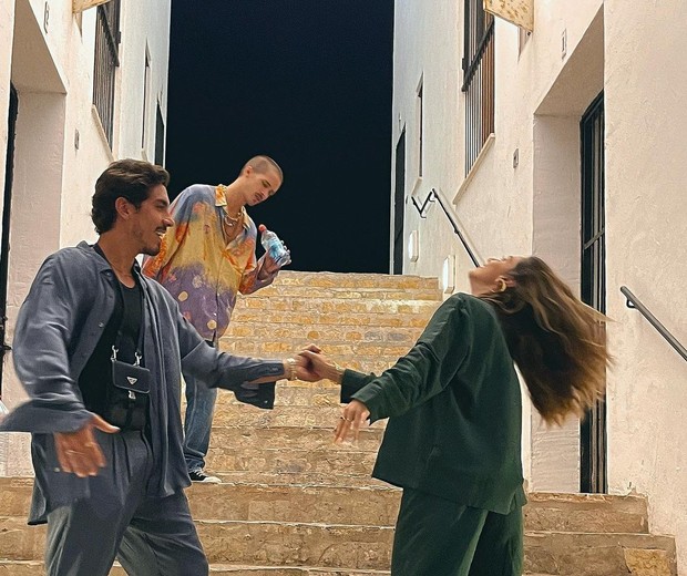 João Guilherme com Giovanna Lancellotti e Gabriel David em Ibiza (Foto: Reprodução/Instagram)