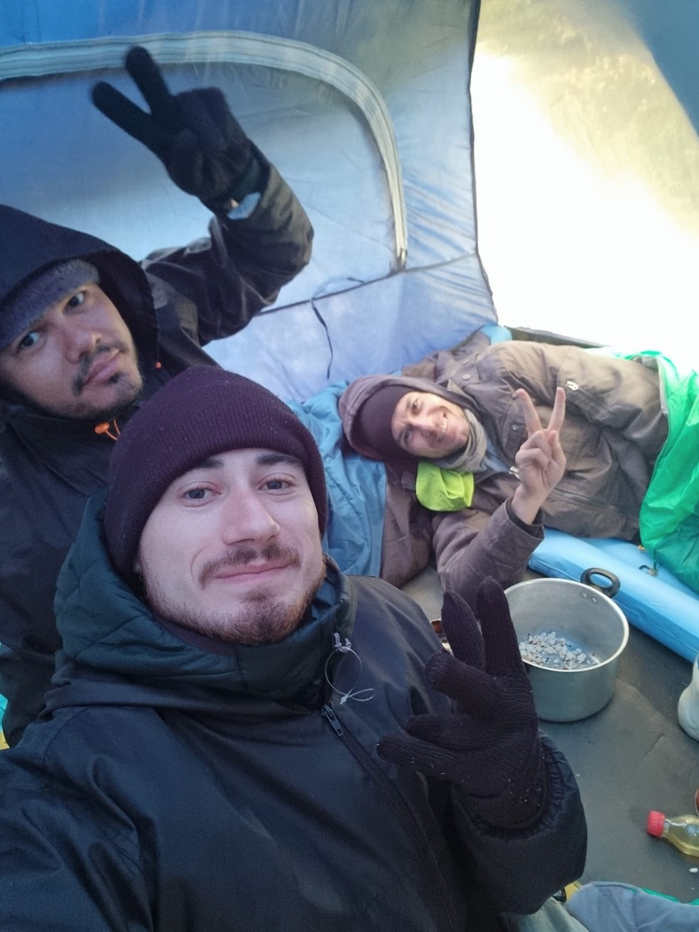 Jhoni e seus amigos acamparam no local — Foto: Reprodução