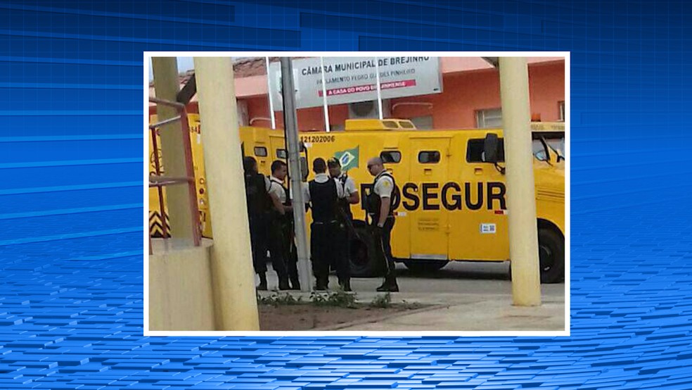 Carro-forte sofreu tentativa de assalto em Brejinho (Foto: Reprodução/TV Asa Branca)