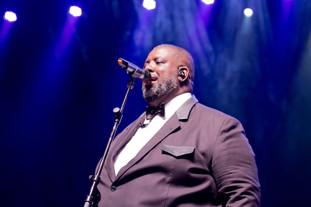 Péricles canta músicas do novo álbum 'Deserto da ilusão' durante show ...