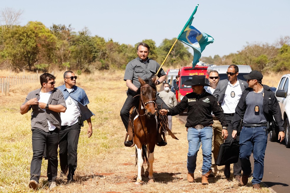 Depois de andar a cavalo, Bolsonaro participa de motociata em Uberlândia |  Política | Valor Econômico