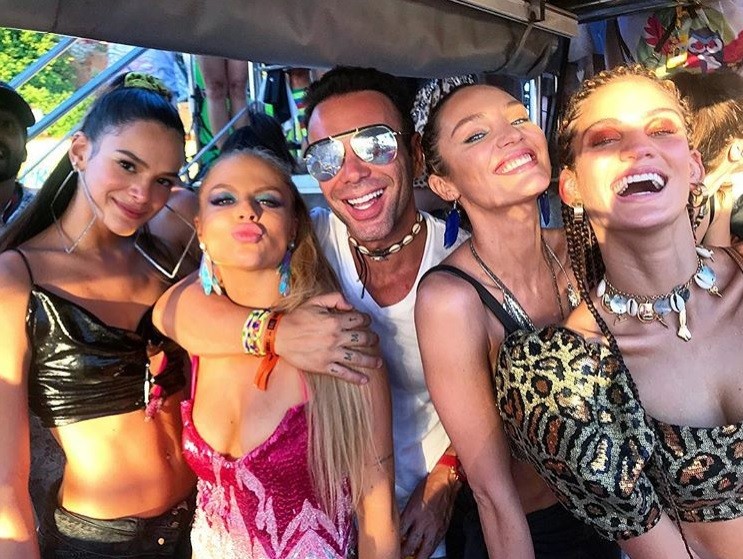 Candice Swanepoel com os amigos brasileiros (Foto: Reprodução/ Instagram)