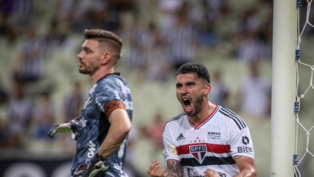Bustos comemora gol do São Paulo contra o Ceará