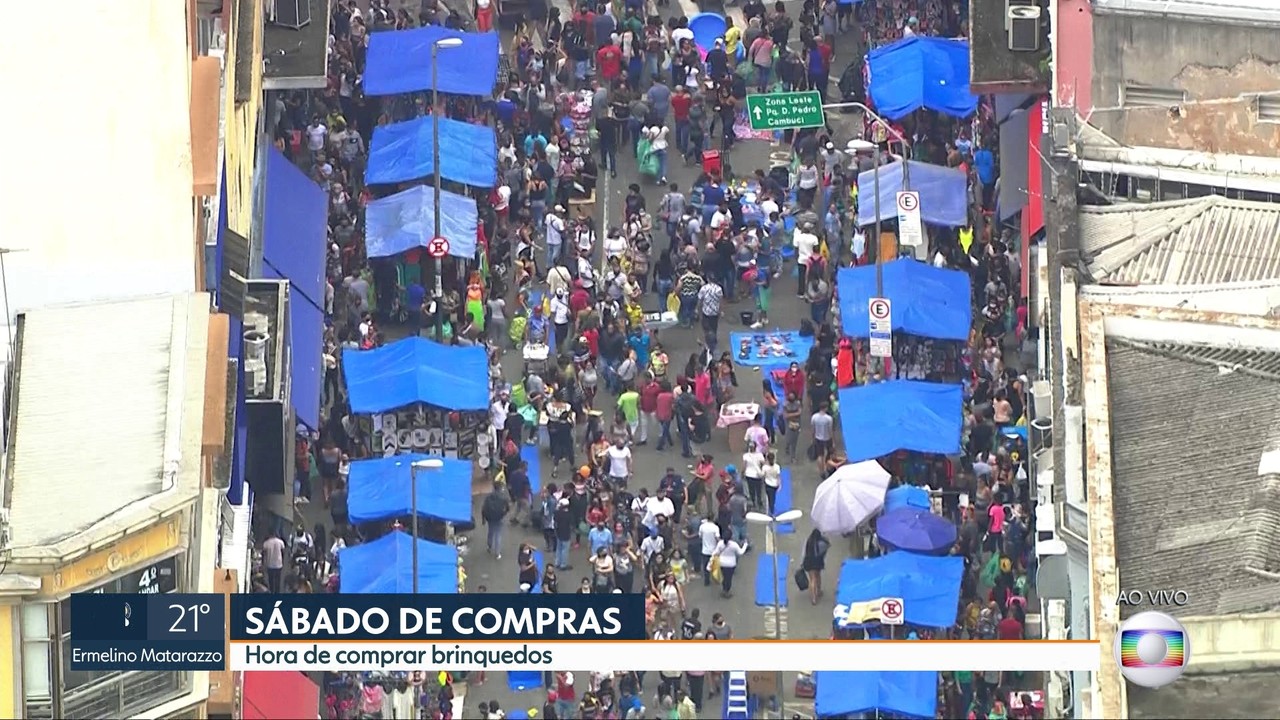 Sábado de compras nas ruas do centro da capital