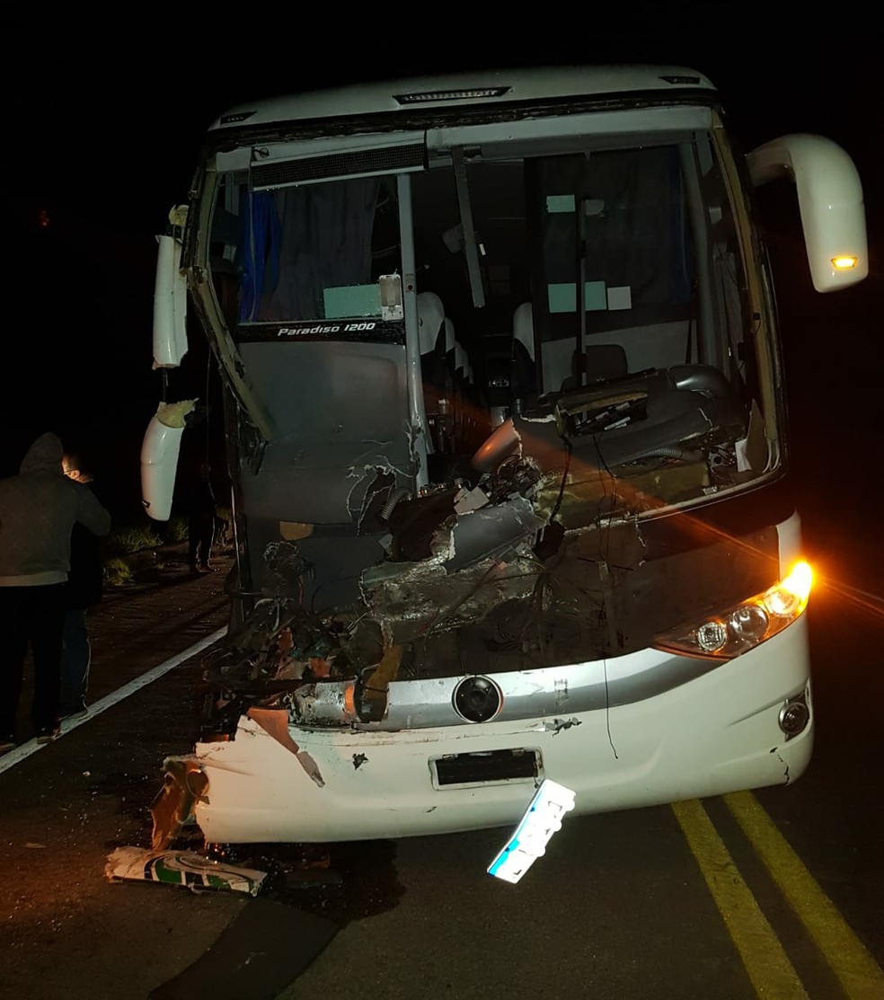 Acidente com ônibus deixa um ferido na Rio-Santos em Ubatuba, SP — Foto: Divulgação