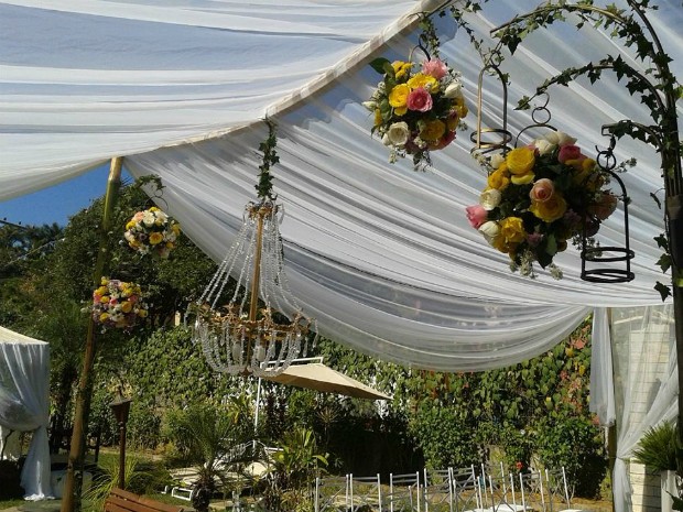 Casamento teve direito a festa e decoração bem trabalhada (Foto: Hernani Barroca/Divulgação)