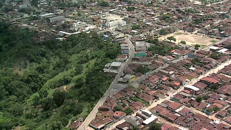 No quilômetro 20, tem início do município de Araçoiaba, um dos mais pobres do Brasil, de acordo com o IBGE — Foto: Reprodução/TV Globo
