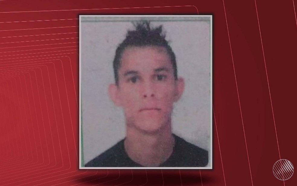  Adolescente de 17 anos morreu afogado em praia do sul da Bahia (Foto: ReproduÃ§Ã£o/TV Santa Cruz)