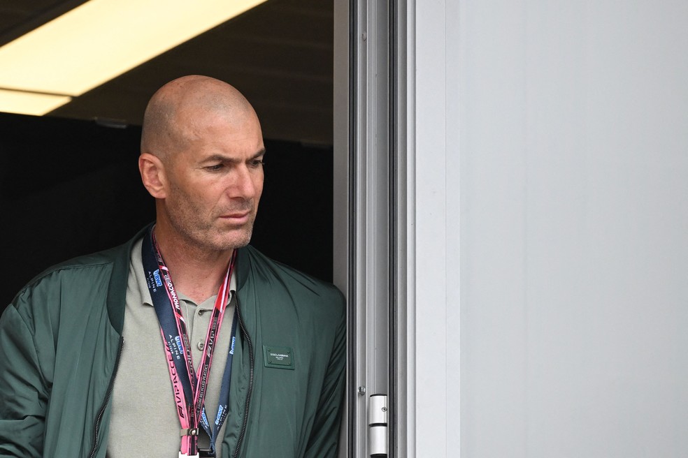 O técnico francês Zinedine Zidane no GP de Mônaco — Foto: AFP