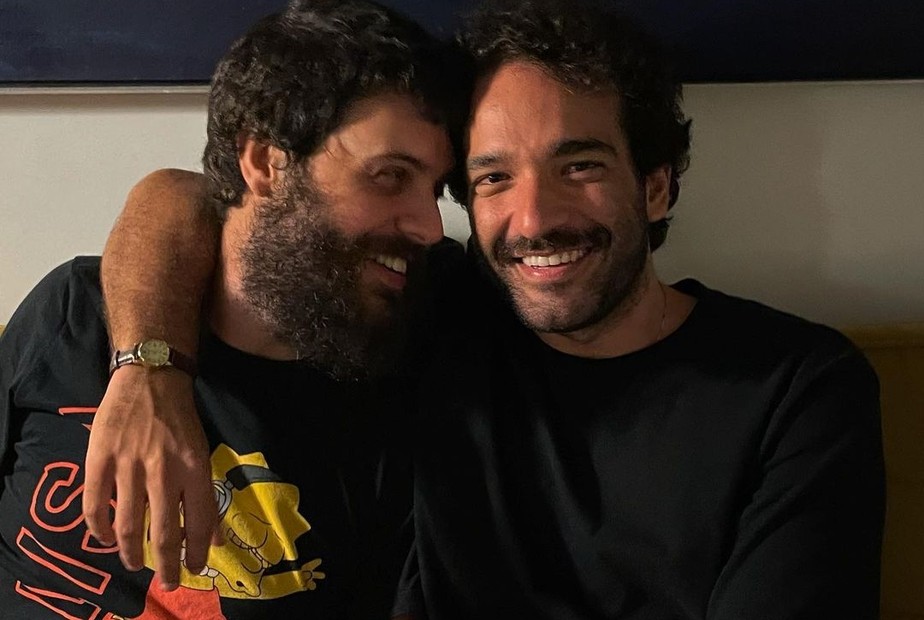 Humberto Carrão posa com Diogo Defante