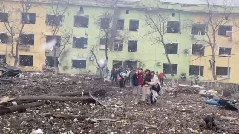 Imagem mostra destruição em hospital em Mariupol (Foto: Reuters via BBC News)