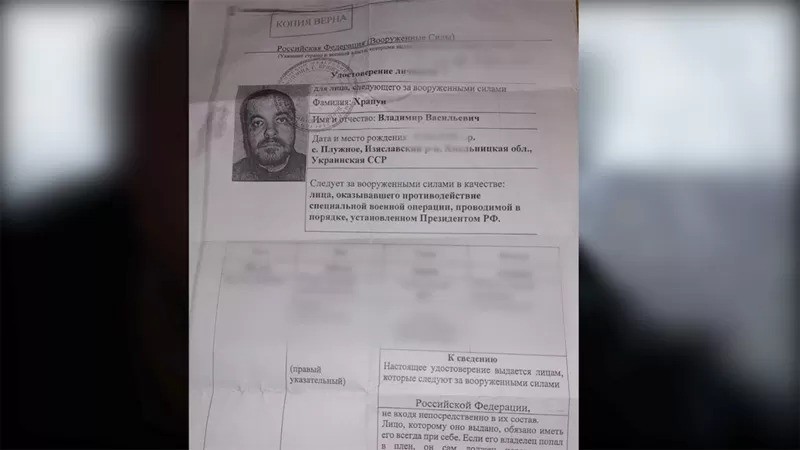 Documento de identidade emitido para Volodymyr pelos militares russos (Foto: BBC News)