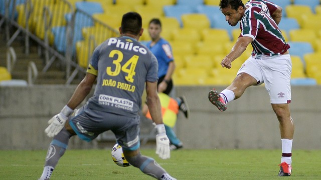 Fred bate e acerta a trave