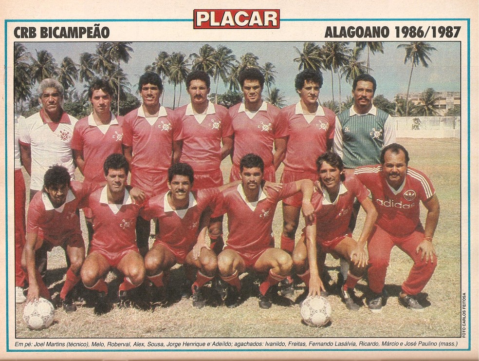 Ivanildo (primeiro agachado da esq. para dir) foi bicampeão alagoano em 1986/1987 — Foto: Carlos Feitosa/Reprodução Revista Placar