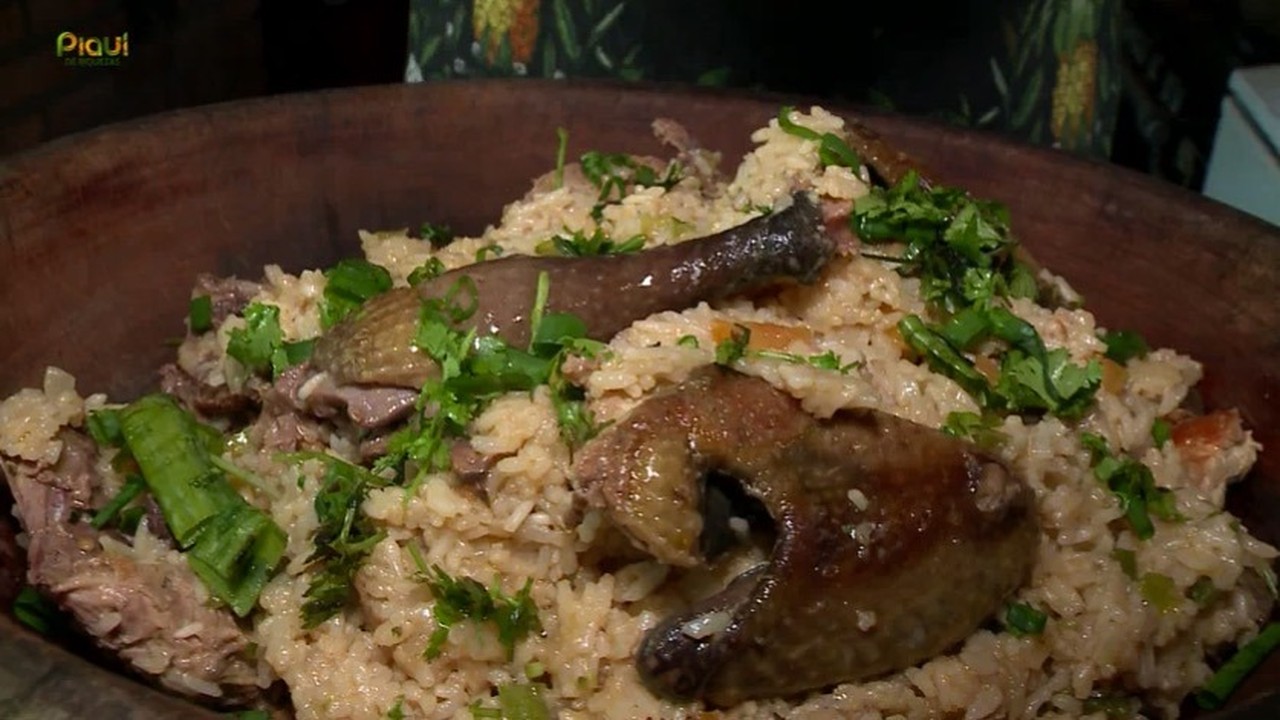 Aprenda a fazer um delicioso arroz de capote, mais uma receita da culinária piauiense