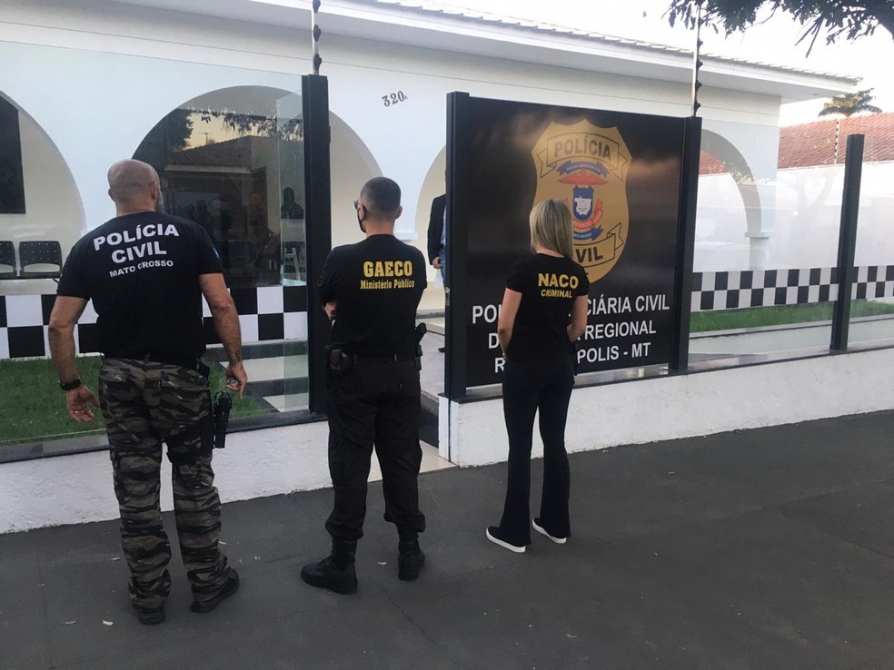  Operação afasta secretário e cumpre buscas em residência e gabinete do prefeito de Rondonópolis — Foto: Polícia Civil de Mato Grosso