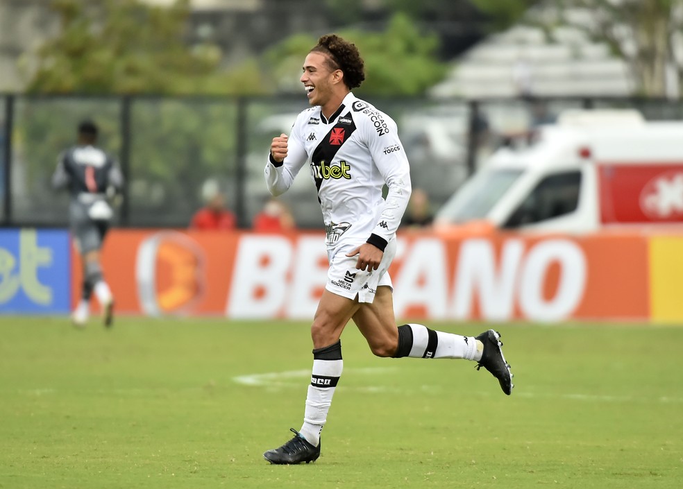 Figueiredo mqrcou seu primeiro gol como profissional — Foto: André Durão/ge