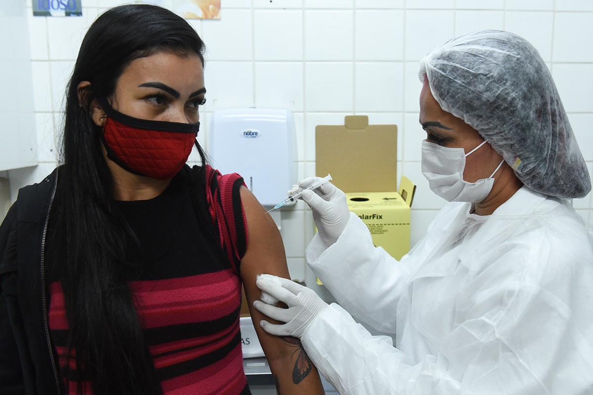 Campos vacina pessoas com 27 anos contra a Covid-19 nesta quarta; veja postos e cronograma da semana por idade - Vimarsana News