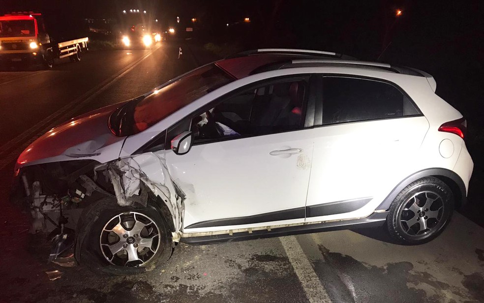 Outro veículos envolvido no acidente na BR-415, em Ilhéus, no sul da Bahia — Foto: Divulgação/PRF