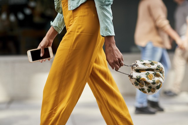 As pouch bags (ou drawstring bags) que serão seu modelo favorito no verão 2019 (Foto: Imaxtree)