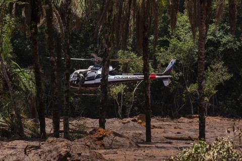 14 helicópteros sobrevoavam região afetada constantemente