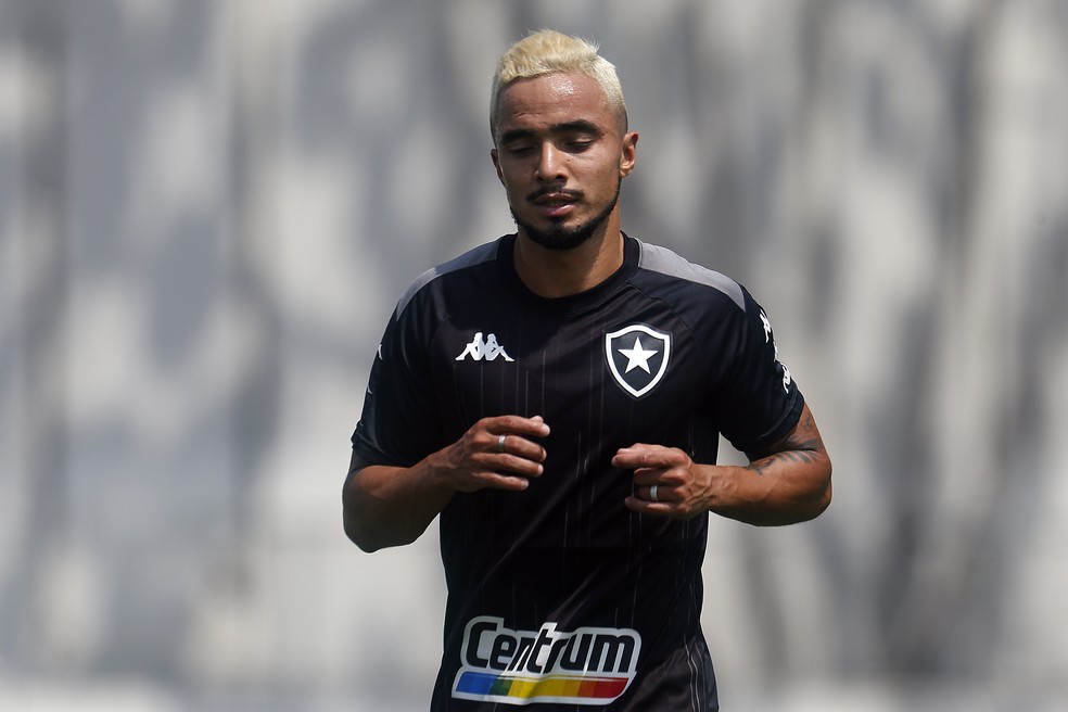 Rafael em treino do Botafogo — Foto: Vitor Silva/Botafogo