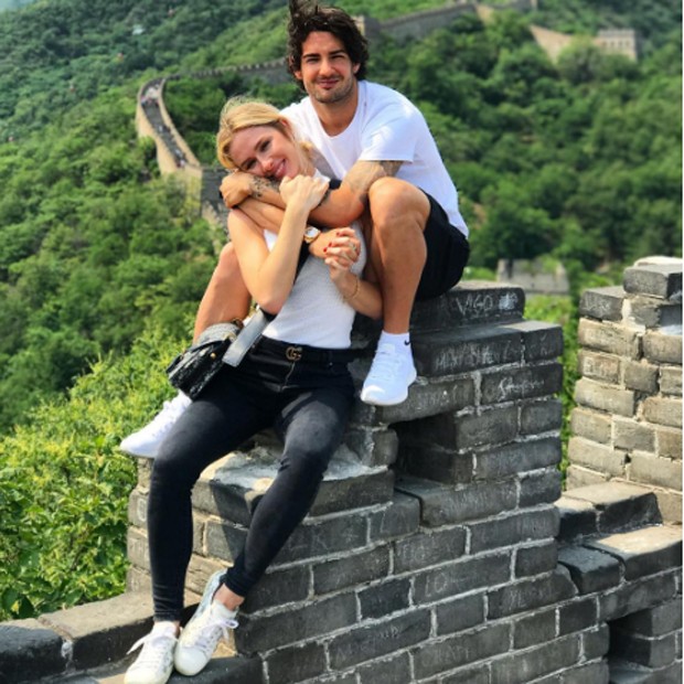 Maio de 2017: Fiorella e Pato visitam a Muralha da China (Foto: Reprodução/Instagram)
