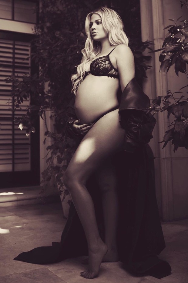 Grávida, Khloé Kardashian posa de lingerie (Foto: Reprodução/Instagram)