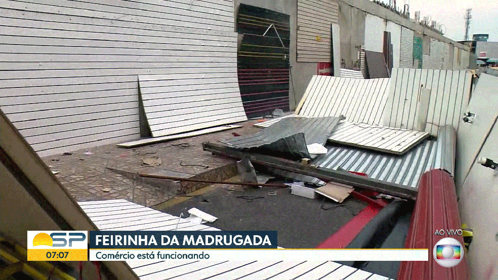 Boxes demolidos na Feirinha da Madrugada, que abriu mais tarde nesta sexta (Foto: Reprodução/TV Globo)